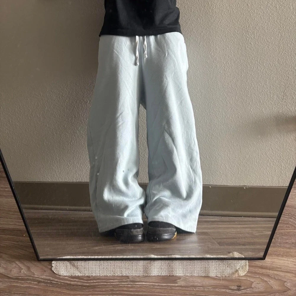 Vintage Y2K/2000s Baggy Light Blue Comfy Essential Sweatpants! Size M